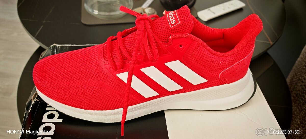 Nové  Adidas č. 44.