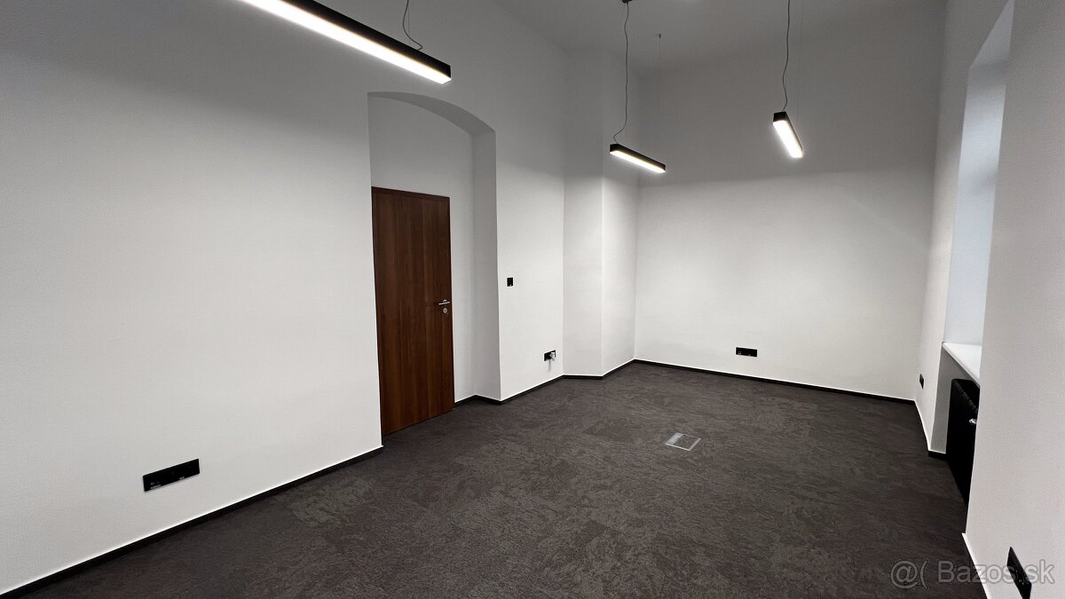 Ponúkame kanceláriu v centre Bratislavy na prenájom