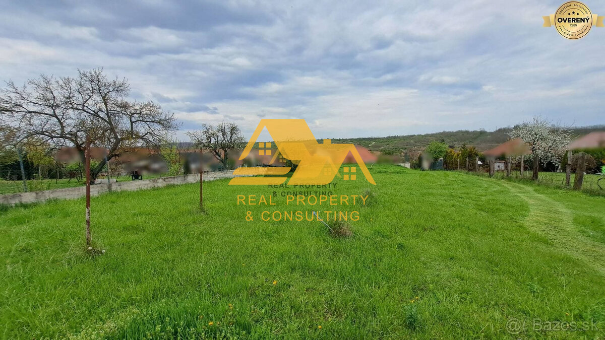 Predám stavebný pozemok v obci Trávnica