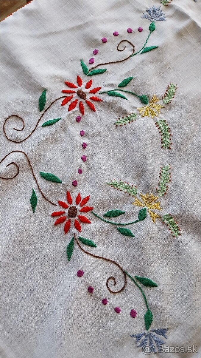 Vyšívaný obrus #10