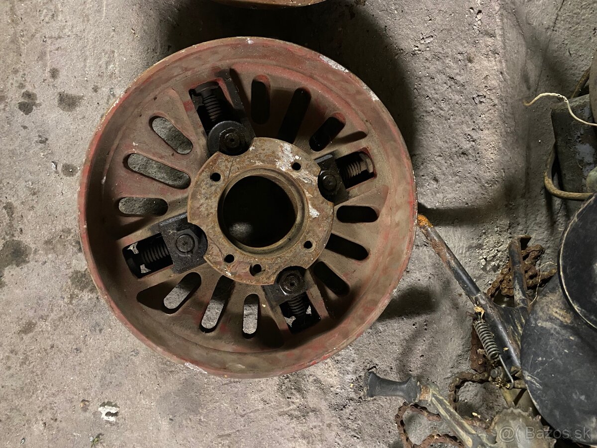 Skľučovadlo na sústruh nastaviteľné