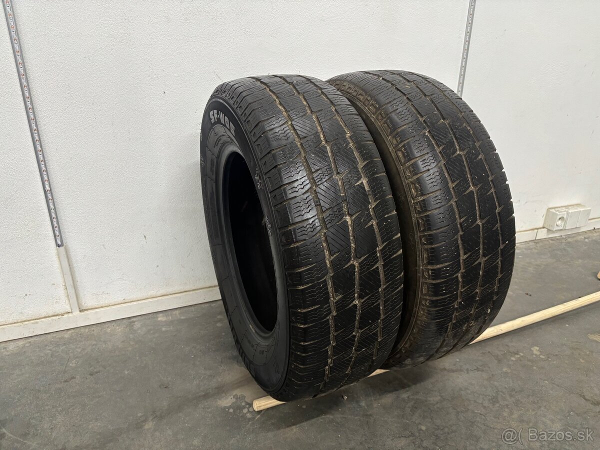 Sunfull SF-WOS 235/65 r16c zimné