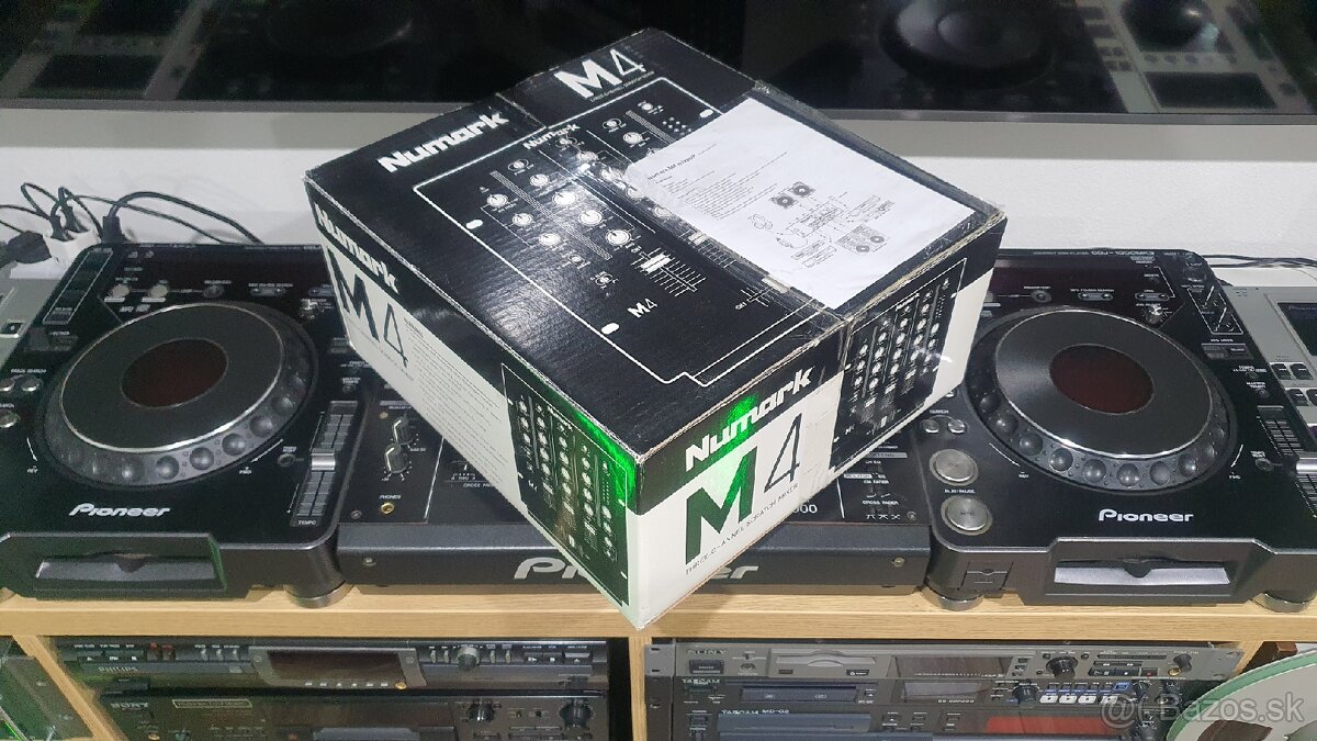 Numark M4