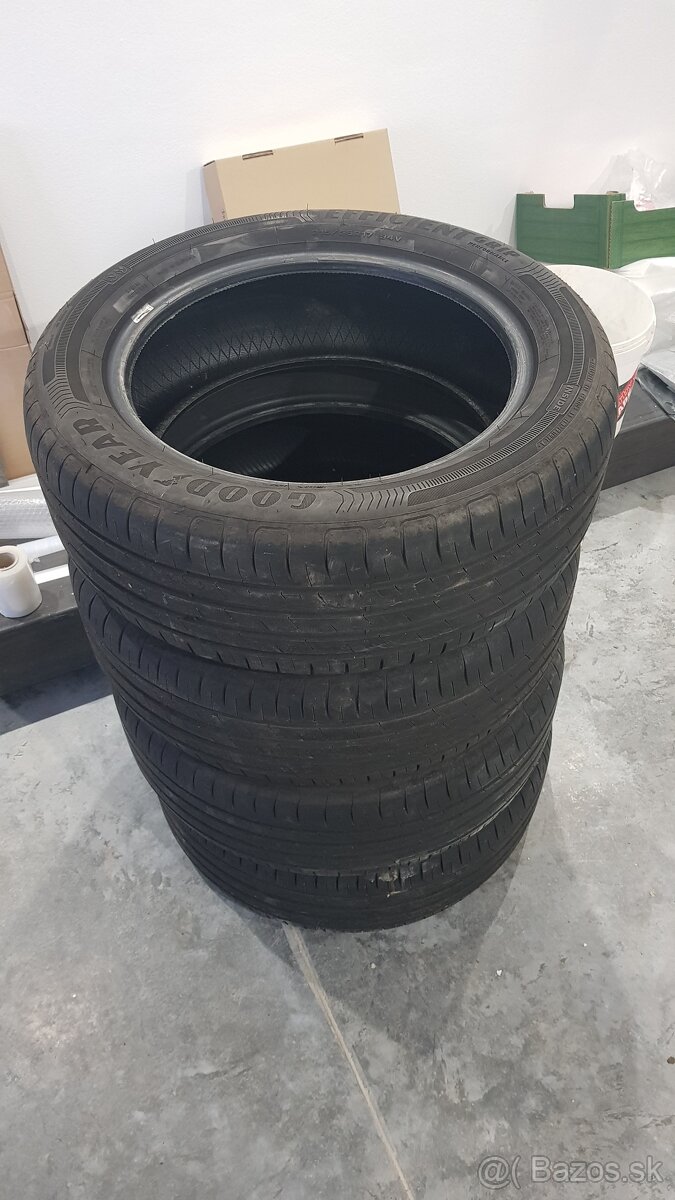 Letná sada Goodyear EfficientGrip Performance 215/55 R17 94V