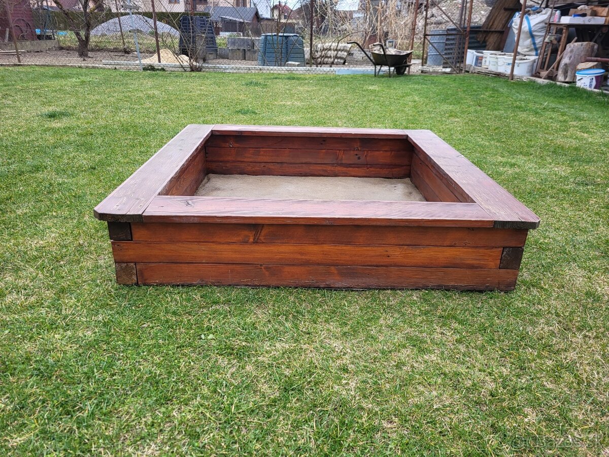 Drevené pieskovisko