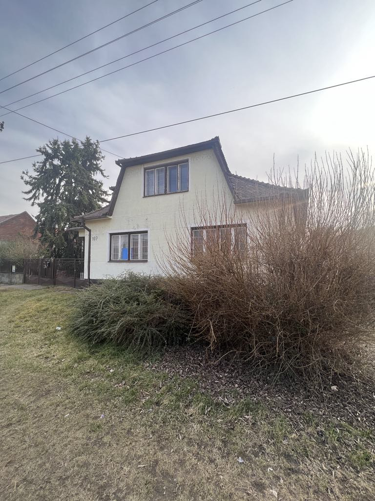 Na predaj veľkorysý pozemok, 5 izbový rodinný dom a hospodár