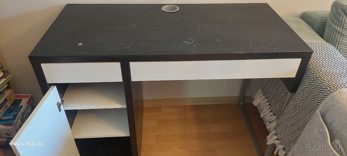 Písací stôl Micke z Ikea