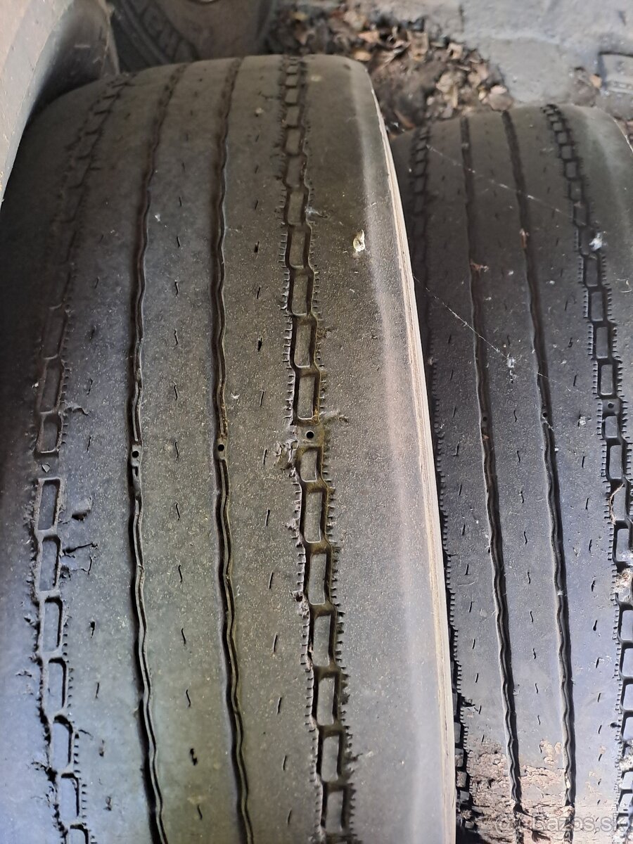 Pneu Michelin 315 70 22.5