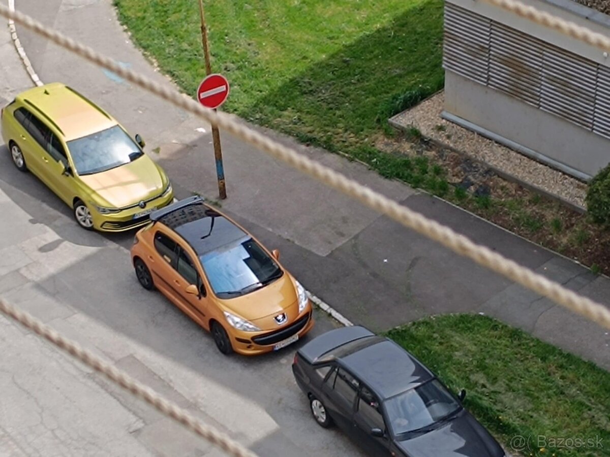 Peugeot 207 1.4 benzín (2006)