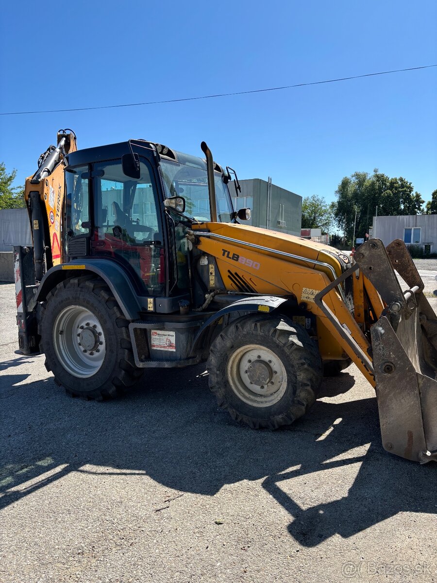 Terex TLB 890