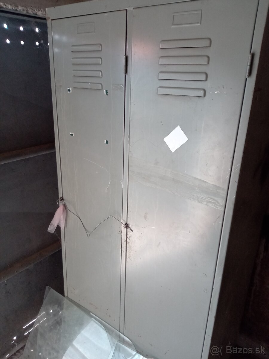 plechova skrina