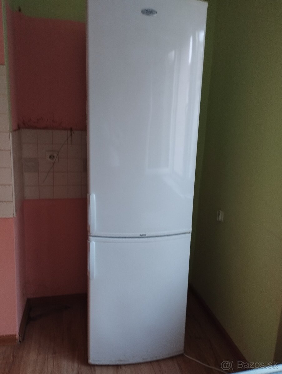 Predám chladničku s mrazničkou zn. Whirpool