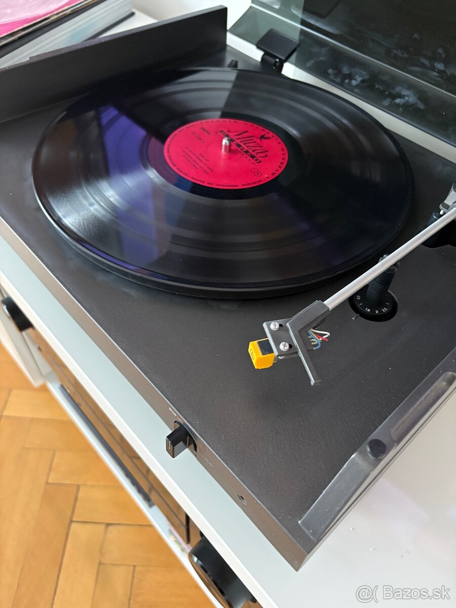 Gramofon NC470