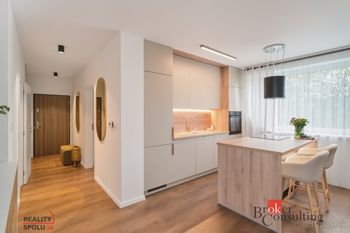 REZERVOVANÉ Moderný 2 izbový byt s parkovacím miestom Nitra,