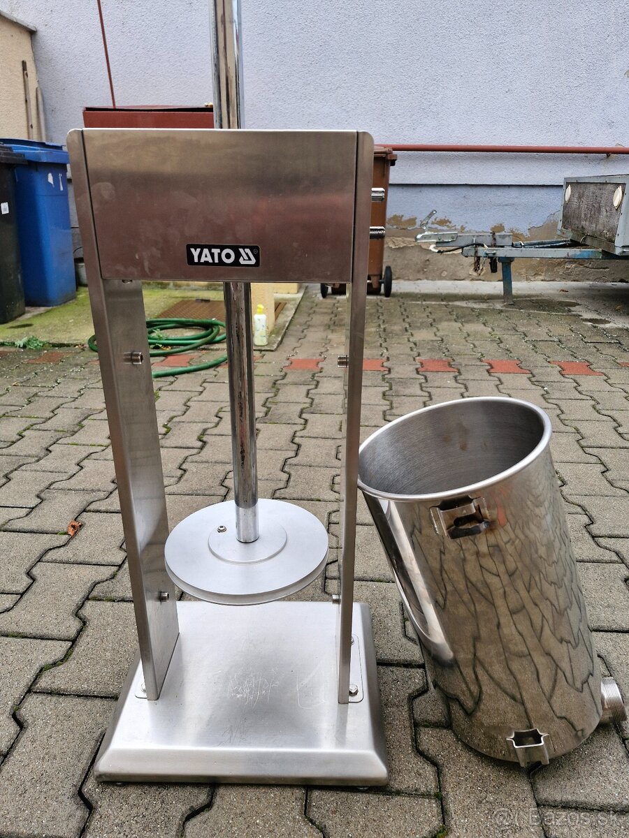 Plnička na klobásy