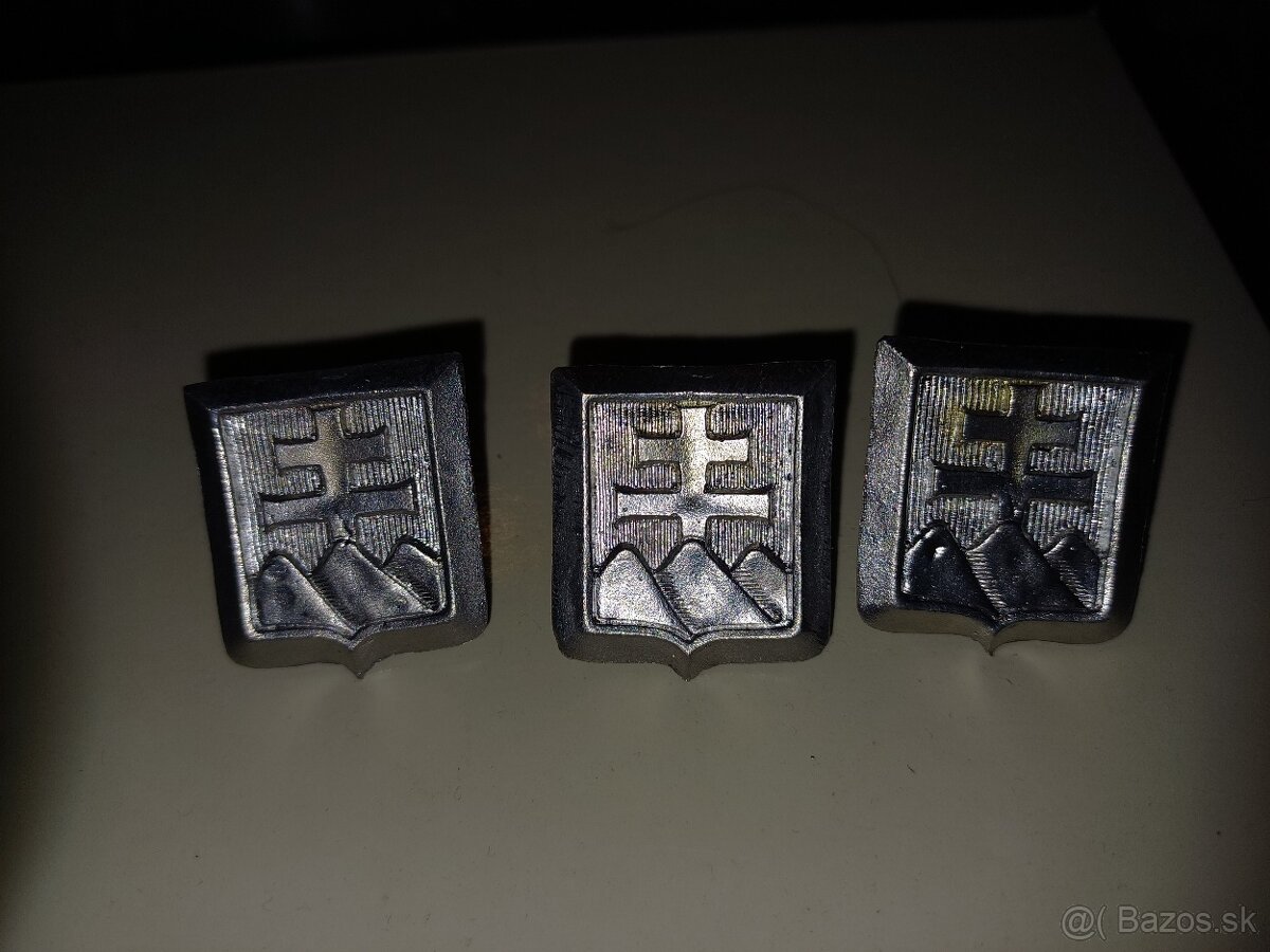 Predám prvý ty capicovych odznakov slovensky stat