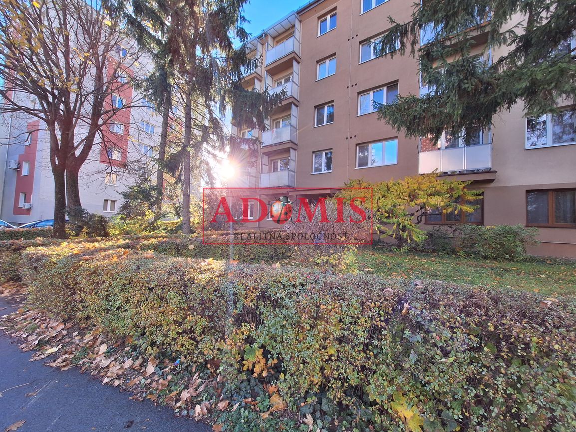 ADOMIS - predáme 2izbový tehlový byt 57m2, balkón, Podhradov
