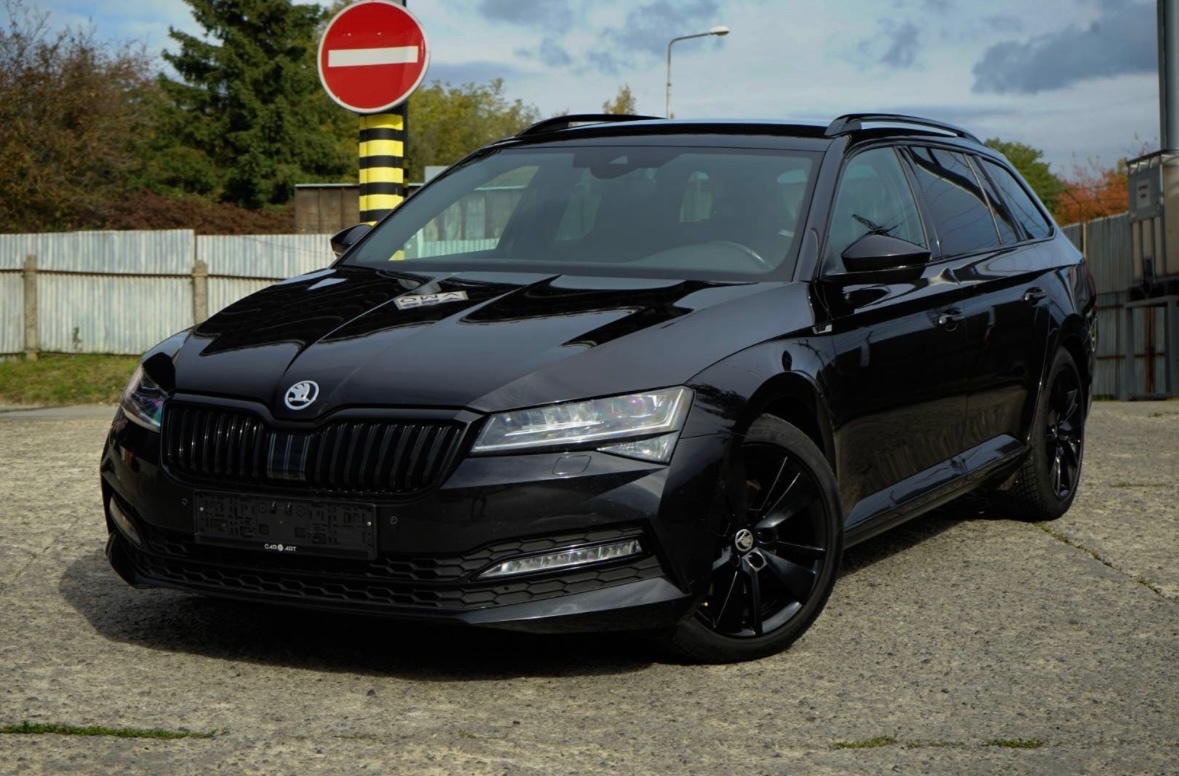 ✔️ Škoda Superb Combi 2.0 TDI Sportline DSG
