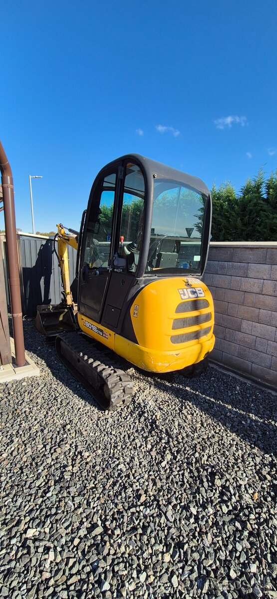 JCB Minibager 8018