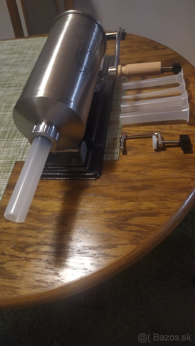 Plnička na klobásy-narážačka