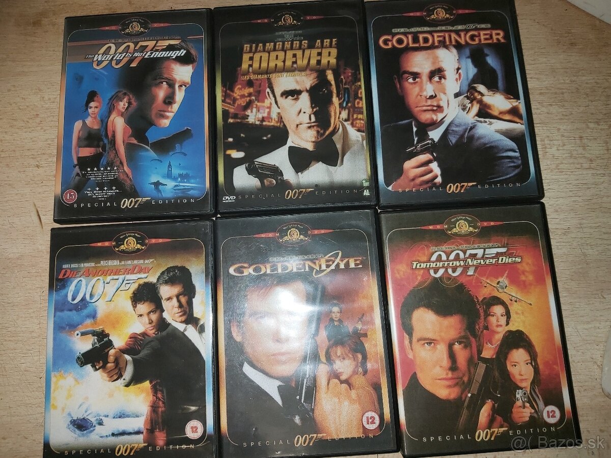 DVD Agent 007 a Play Station 2 plus 11ks hry