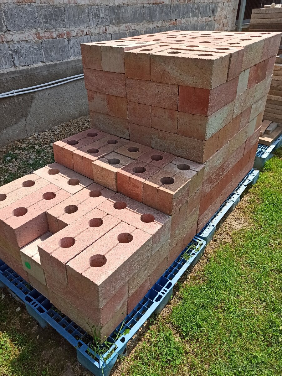 Plotové okrasné tvárnice