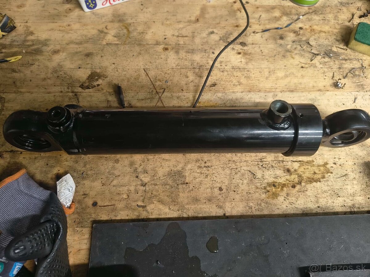 Predám hydraulický piest výsuv 20cm