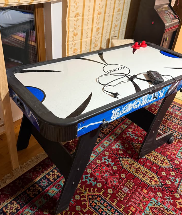 Air hockey