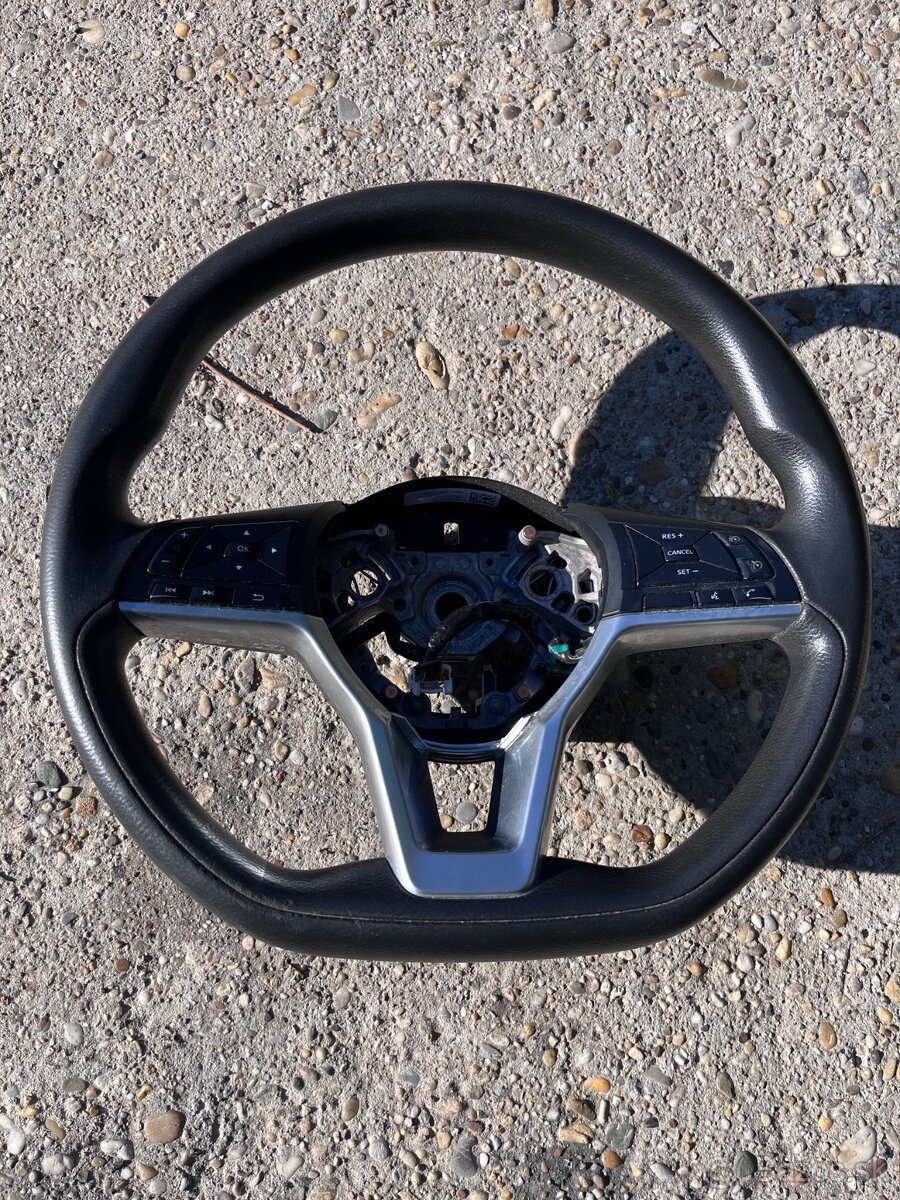 Nissan Micra K14 multifunkčný volant 2020