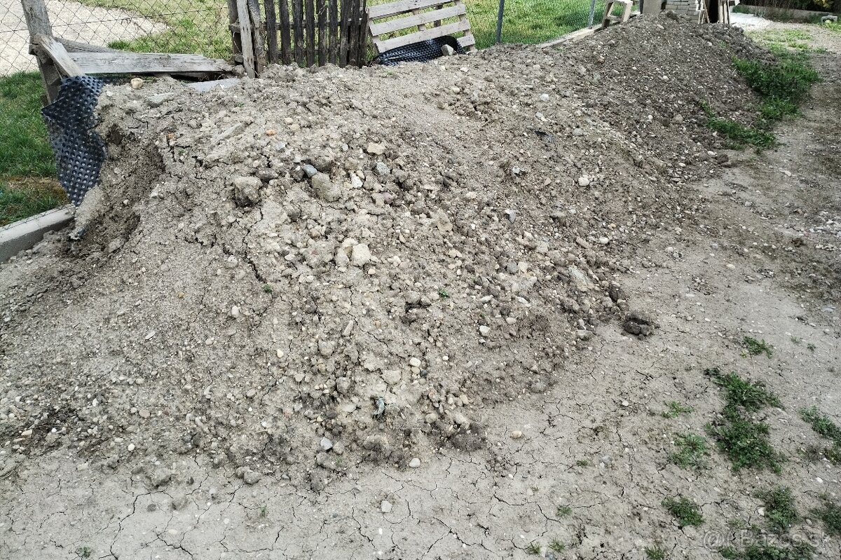 Darujem zeminu