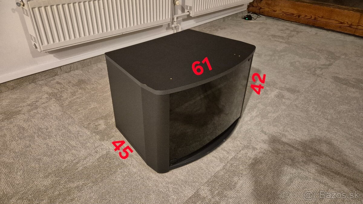 Skrinka pod TV.
