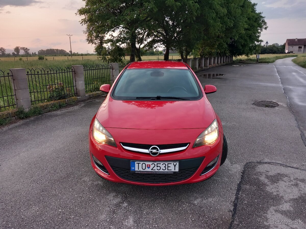 Opel Astra J 1,6 benzín 85 kw