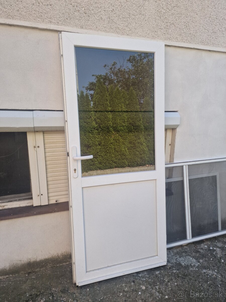 Plastove vchodove dvere 80 tky