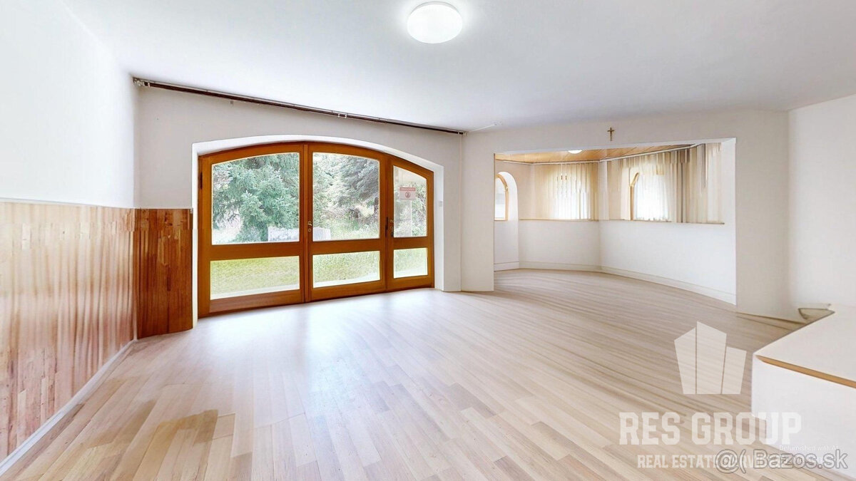 Na predaj, 8i rodinný dom 450 m2, pozemok 900 m2, Trnové,