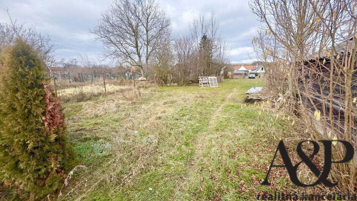 NA PREDAJ POZEMOK NA VÝSTAVBU RD, 562M2, OSUSKÉ, okr. SENICA