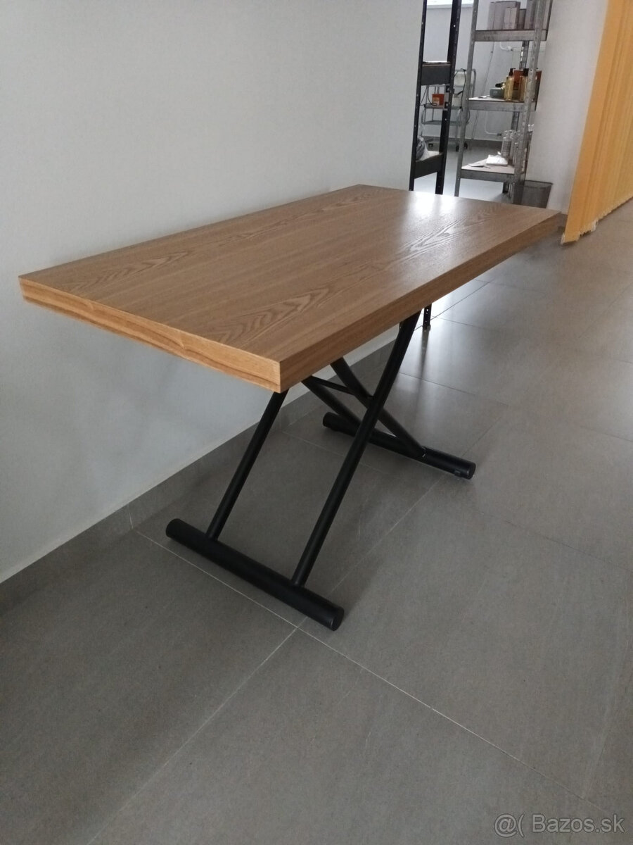 Predám elegantný jedálenský / pracovný stôl s moderným dizaj