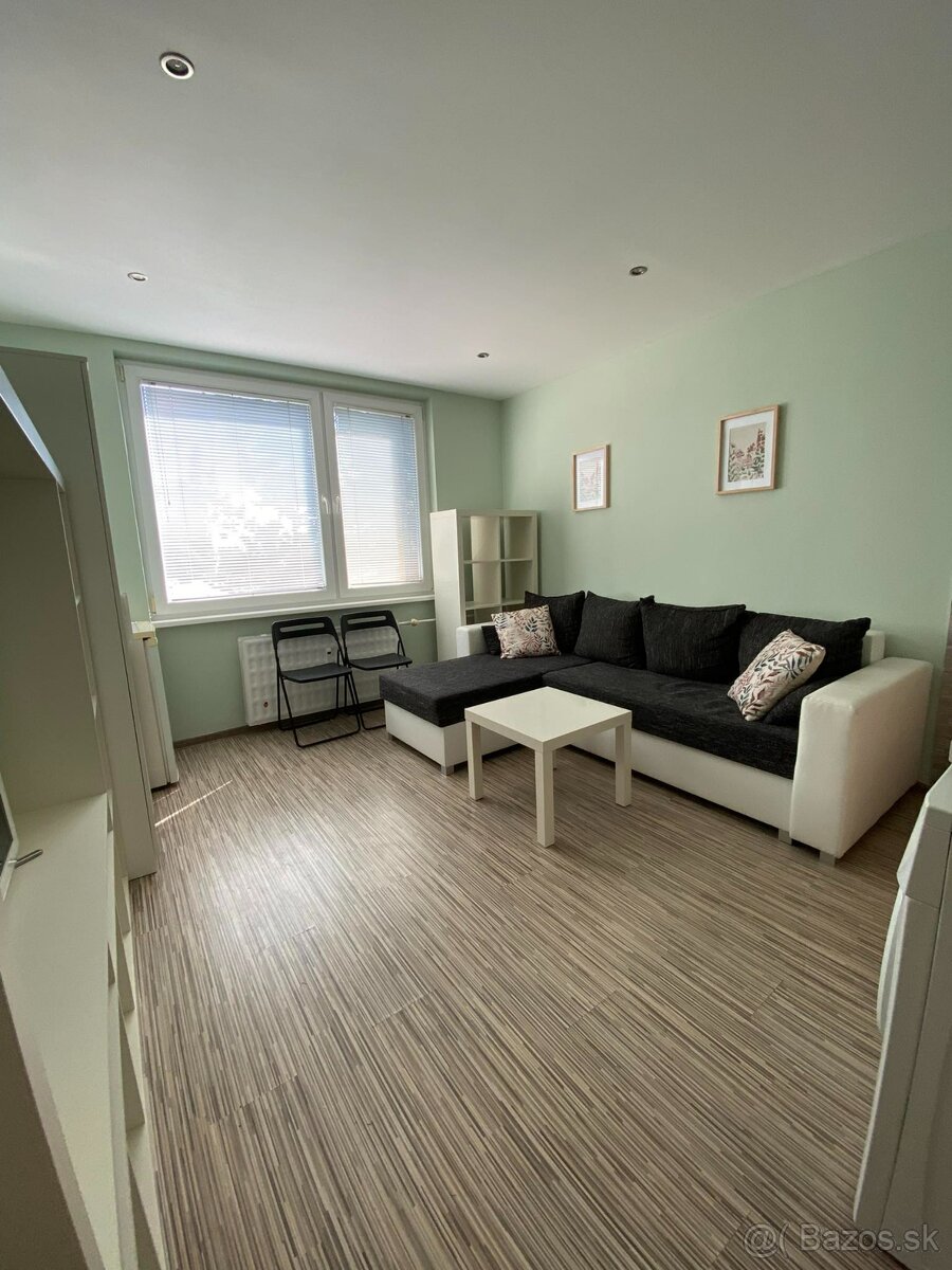 garsonka pre 1 zamestnanú osobu