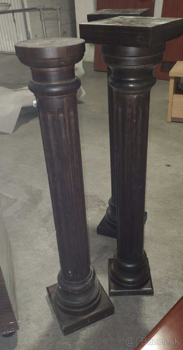 Predám dvere rôznych veľkostí,radiátory, drevené stĺpy