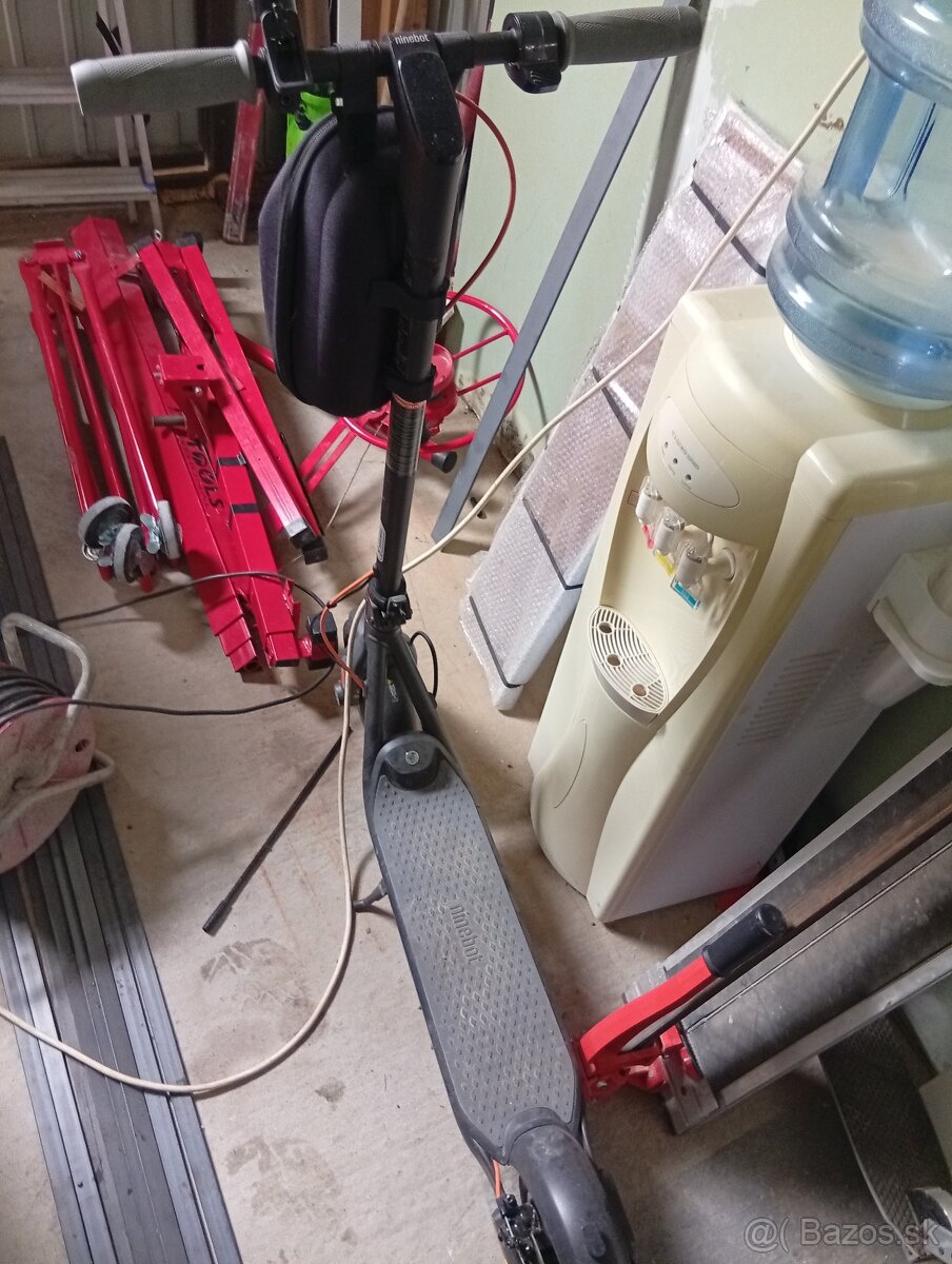 Predam el kolobezku ninebot f2