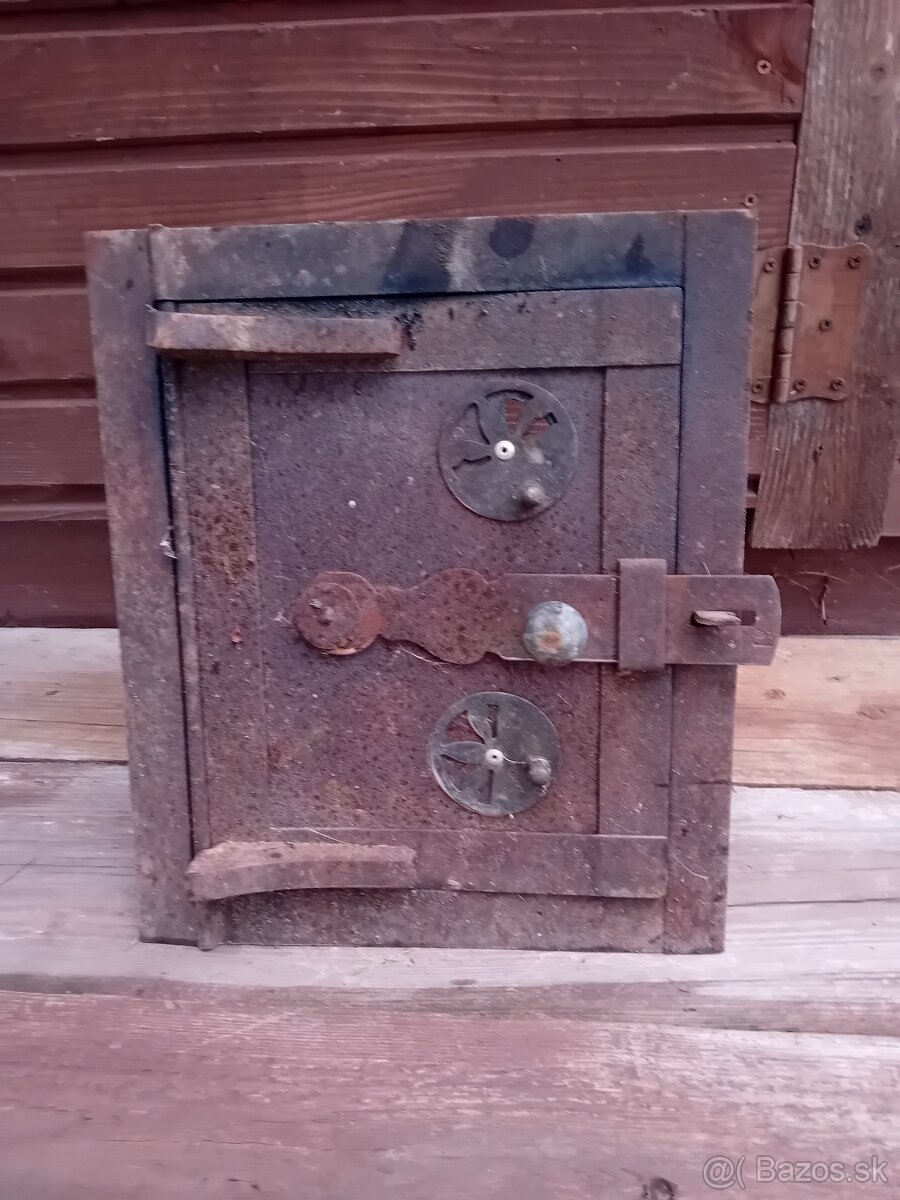 Dvierka, ohnisko, udiareň