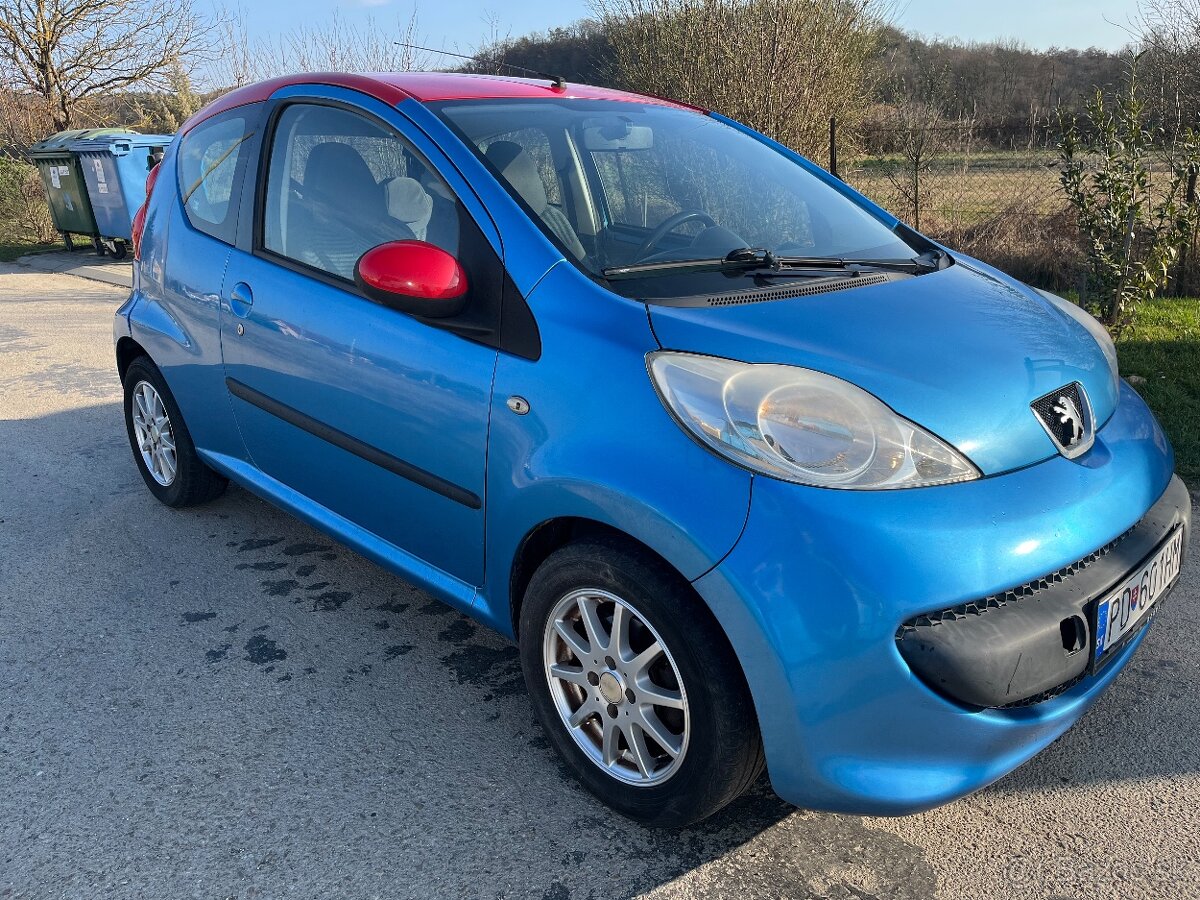 Peugeot 107 1.0 Benzín