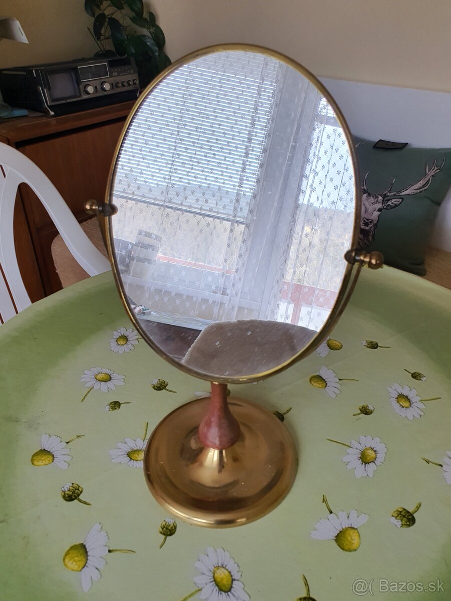 Zrkadlo na stojane
