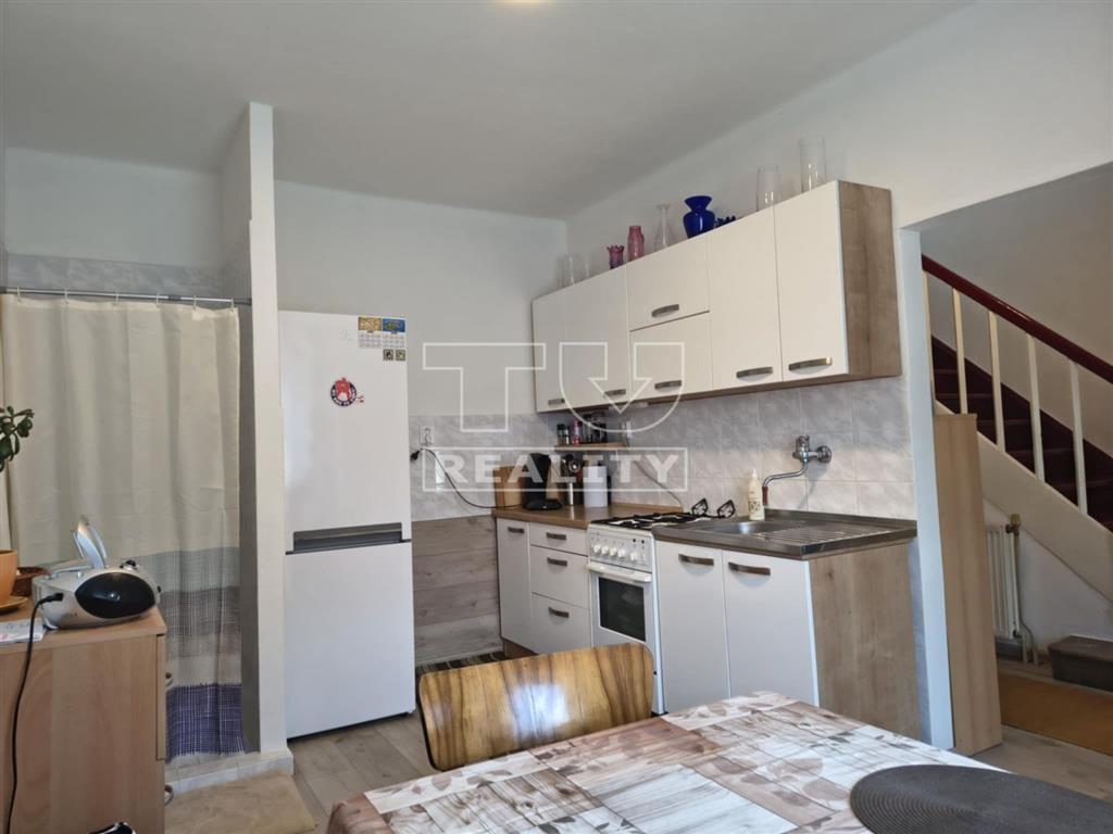 Na predaj priestranný 3-izbový byt (118,5m2) v obci...