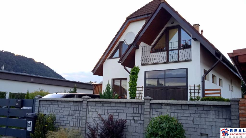 V. ŠARIŠ: Jednopod. RD + obytné podkrovie, pozemok 760 m2- v