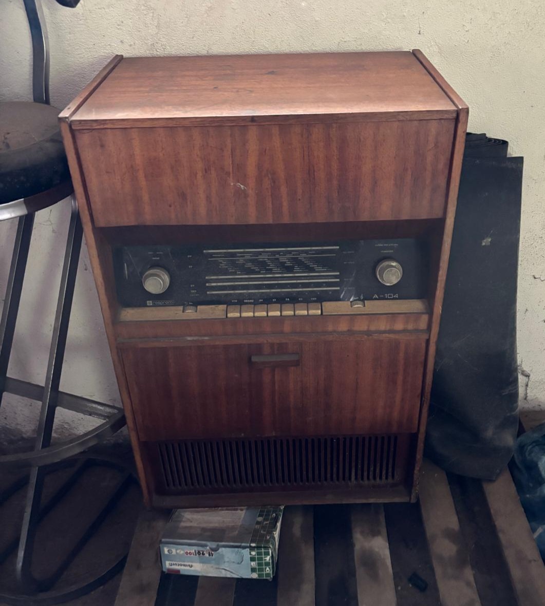 Retro rádio s gramofónom RESPROM A-104