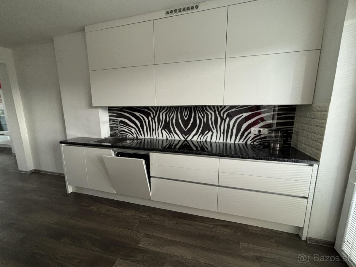 Predaj veľký 3 izbový byt s 2 balkónmi
