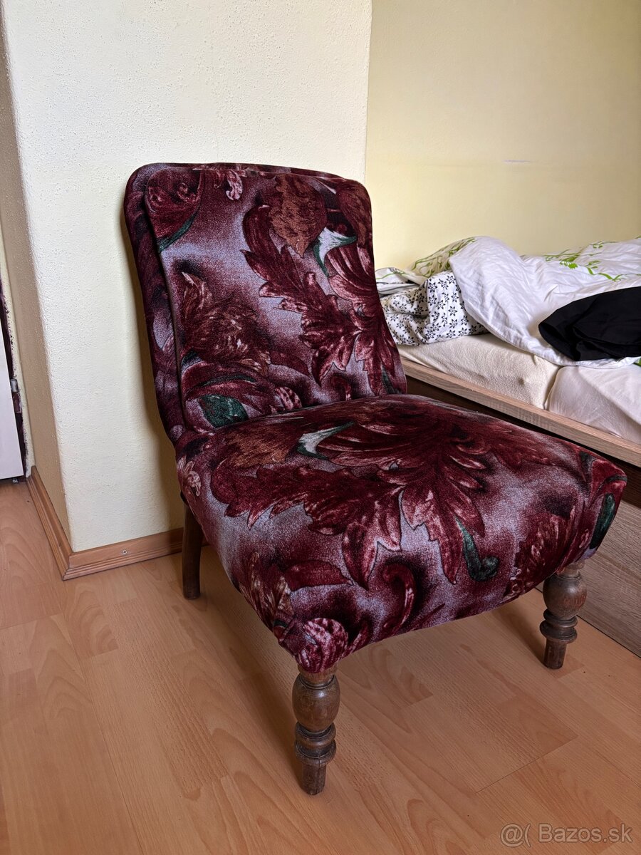 Darujem starožitne kreslo a gauč za odvoz