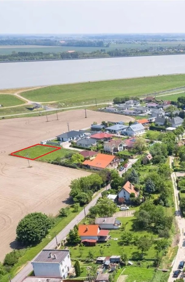 Predám pozemok v Dobrohošti okr. D. Streda pre RD - 715 m2