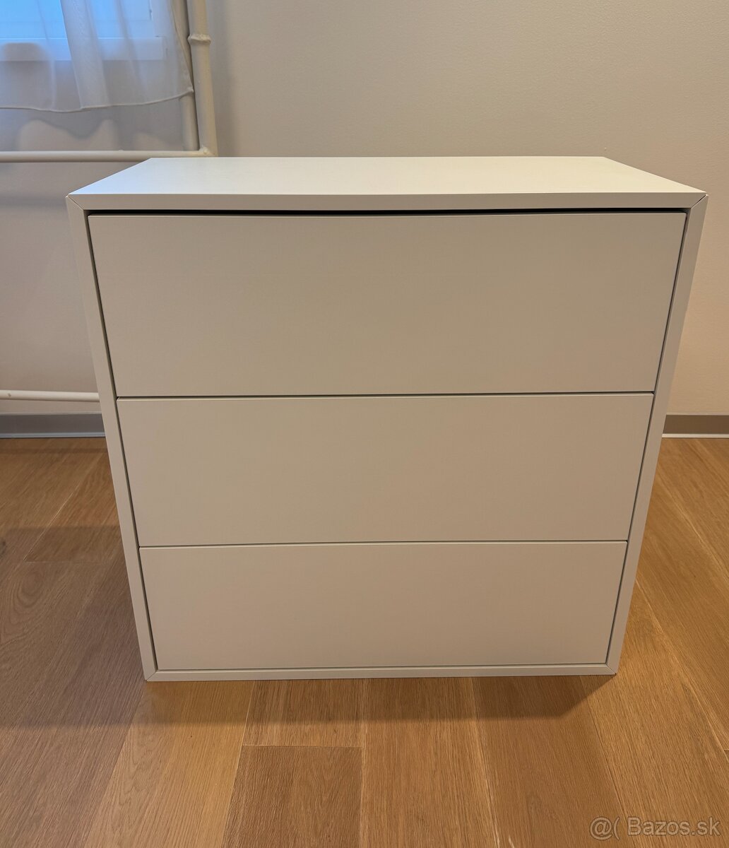 Predám IKEA EKET komodu so zásuvkami a s montážnou koľaj.