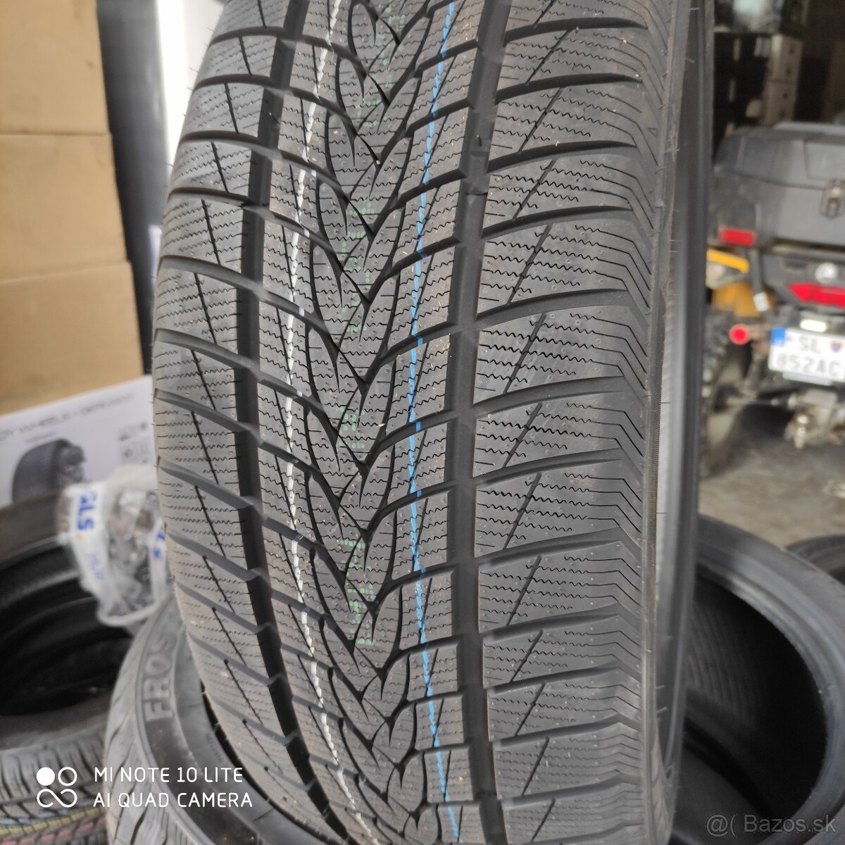 Zimné pneumatiky 235/45 R20